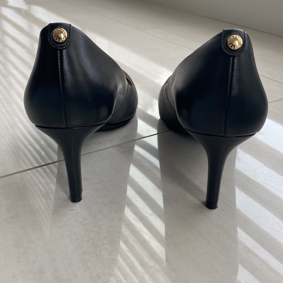Like new Michael Kors Black Jenna Flex Pump - Picture 3 of 8